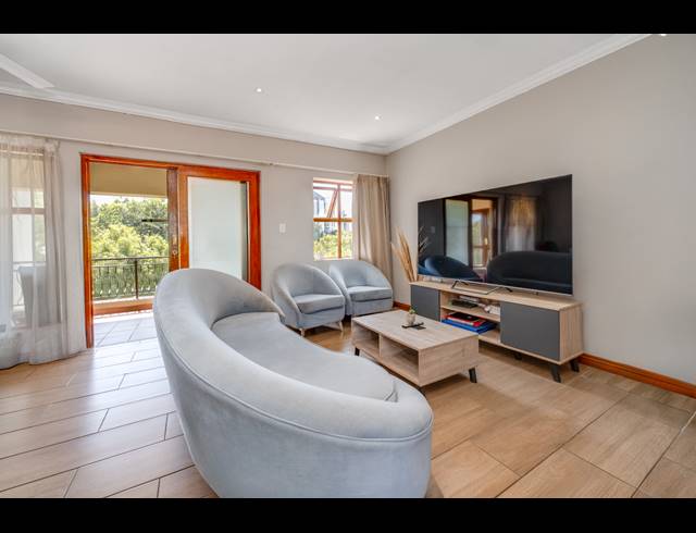 2 BEDROOM APARTMENT FOR SALE IN BRYANSTON